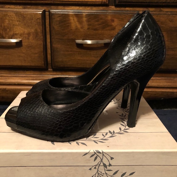 Mandee Faux Snakeskin Open-Toe Heels Size 6.5 - Picture 5 of 13